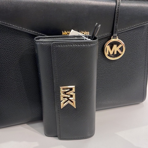 Michael Kors Mimi Large Saffiano Leather Bi-Fold Continental Wallet
Black - Picture 9 of 16